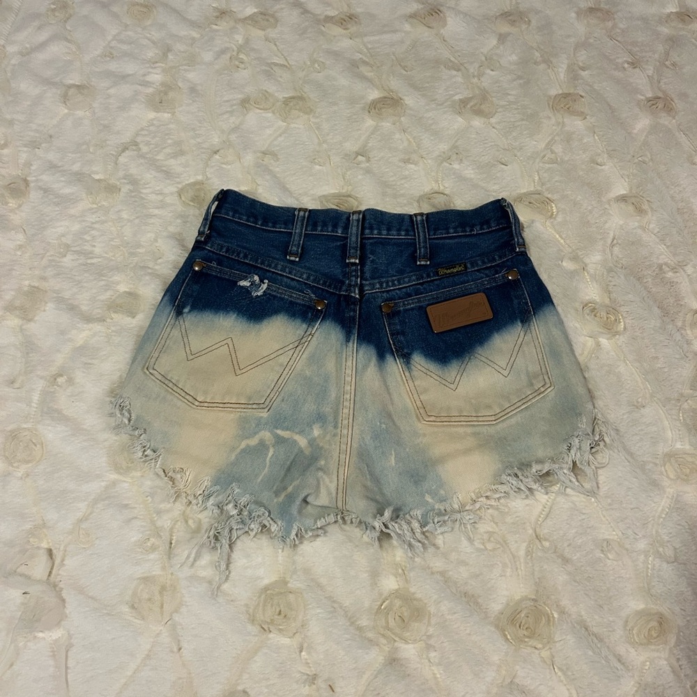 VINTAGE WRANGLER JEANS Sexy High Waist Ombre Blue & Cream Denim Shorts Curvy - Picture 4 of 5